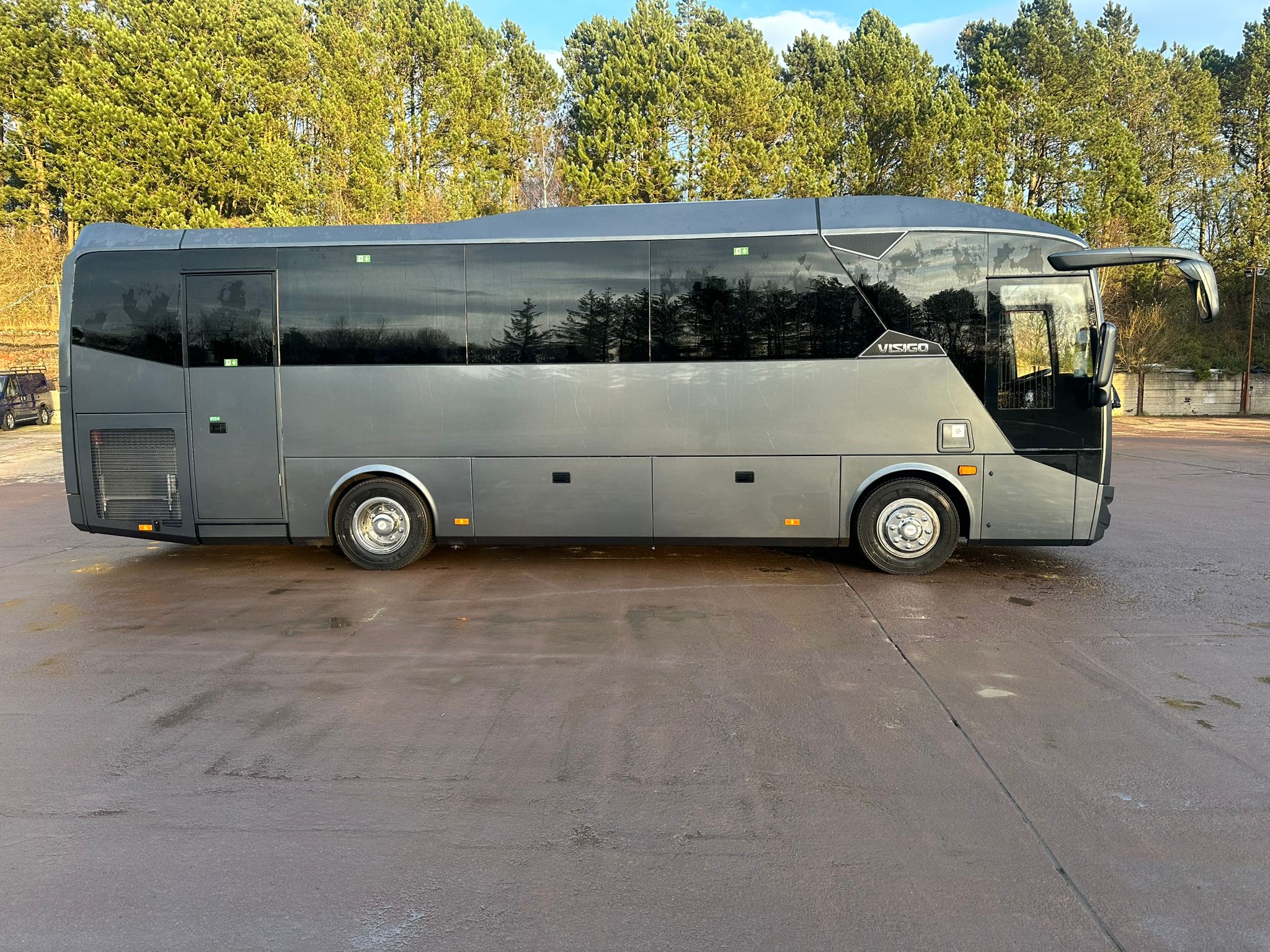 Photo of 2025 AOS Isuzu Visigo