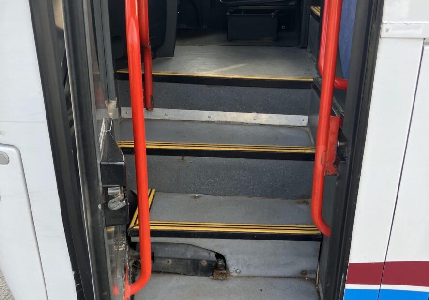 Photo of 2004 Volvo B12M Plaxton Paragon