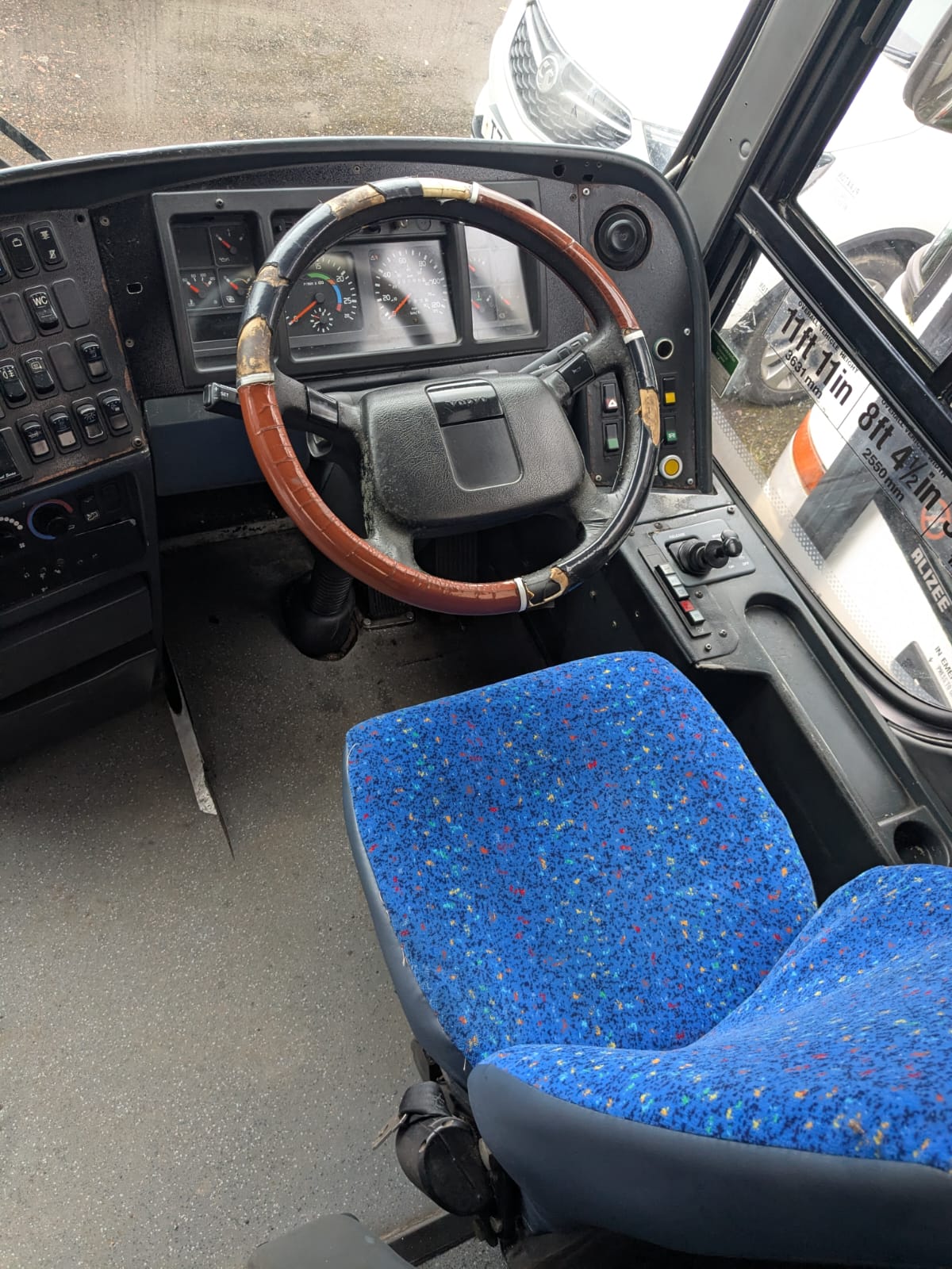 Photo of 2003 Volvo B12M Plaxton Paragon