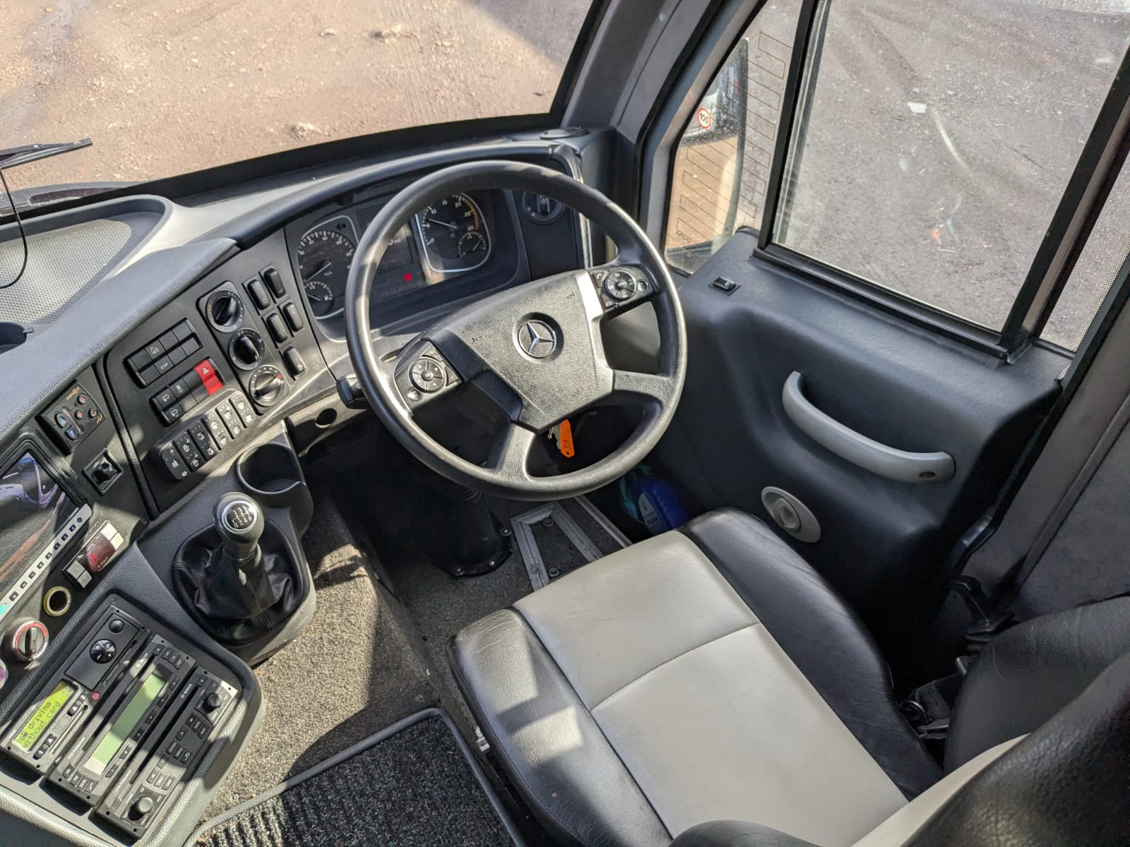 Photo of 2015 Mercedes Unvi Voyager GT