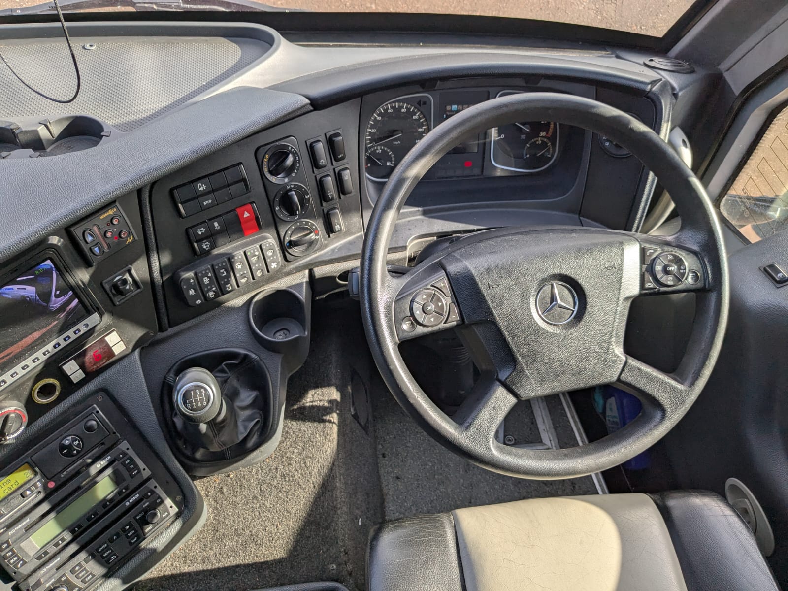 Photo of 2015 Mercedes Unvi Voyager GT