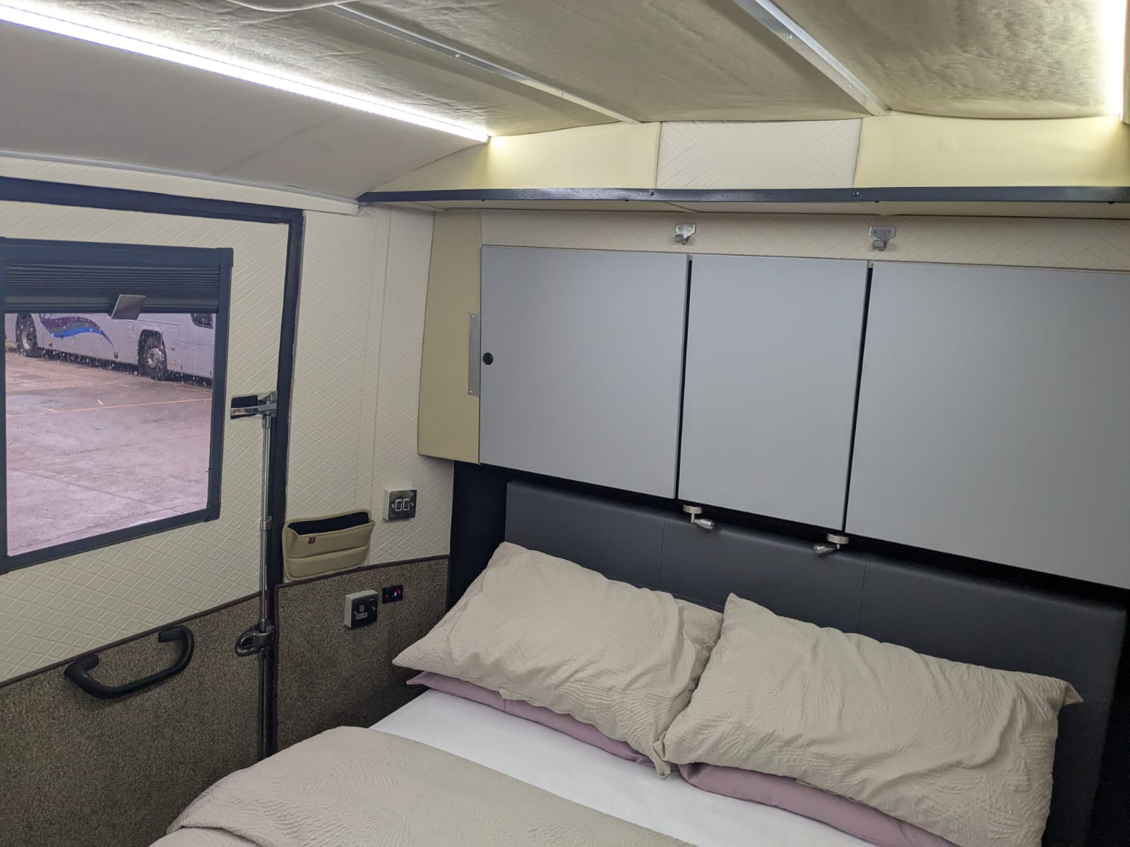 Photo of 1998 Volvo B9M Van Hool Alizee